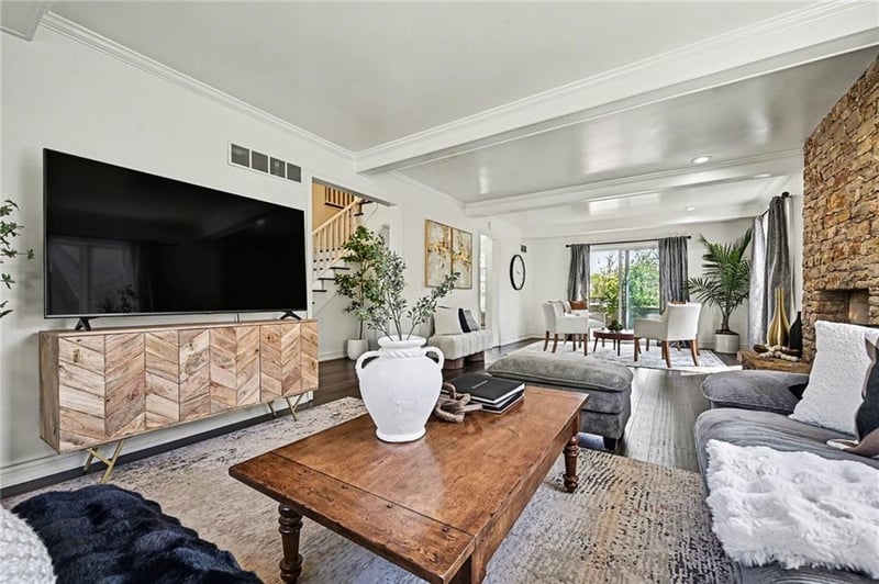 10230 Knox Dr, Overland Park, KS 66212