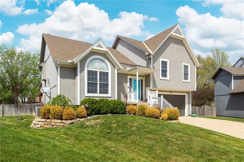 2664 Whitney St, Olathe, KS 66061