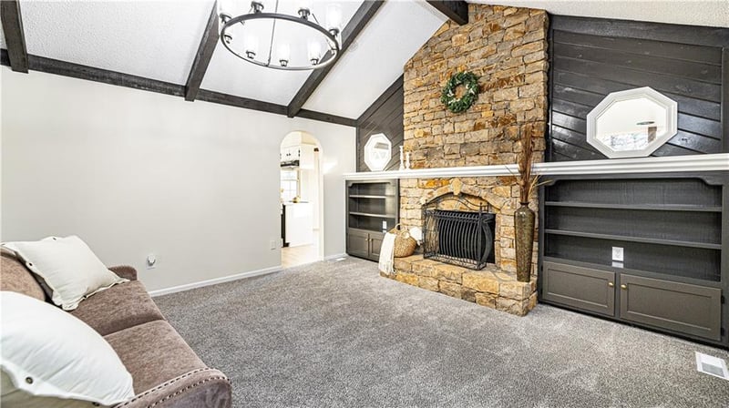 16900 49th Ter, Independence, MO 64055