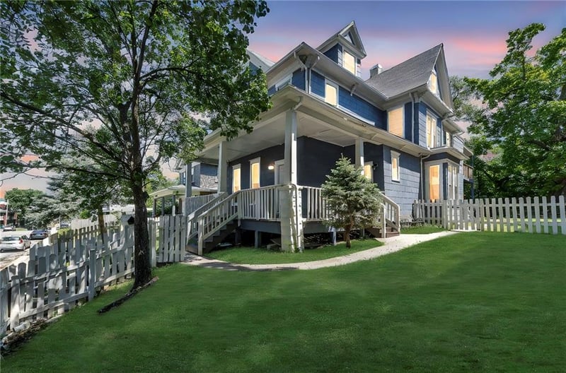 2745 Holmes St, Kansas City, MO 64109