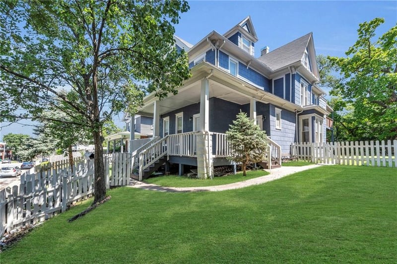 2745 Holmes St, Kansas City, MO 64109