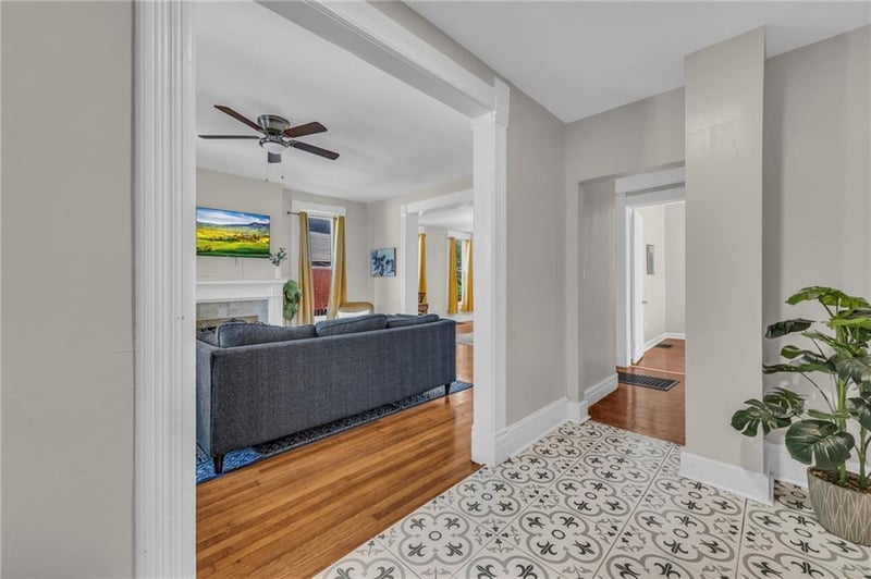 2745 Holmes St, Kansas City, MO 64109