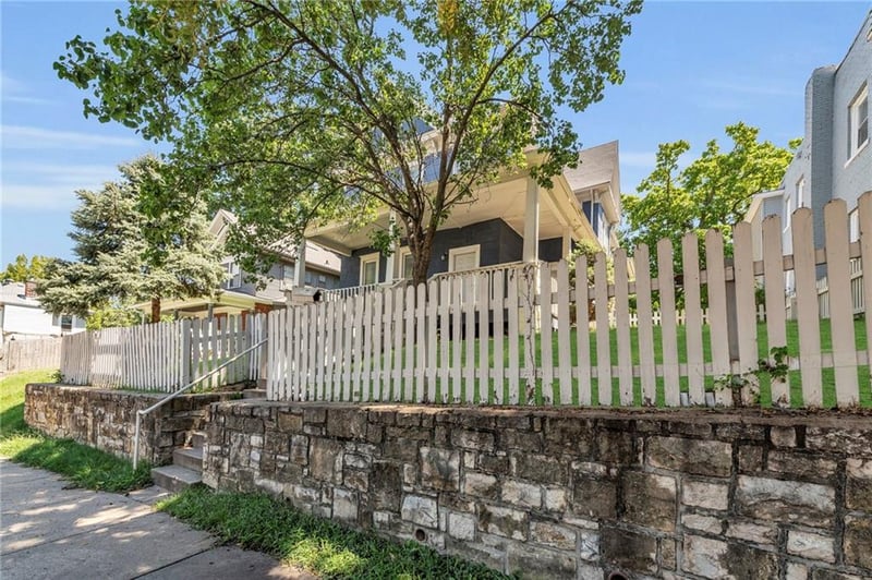 2745 Holmes St, Kansas City, MO 64109