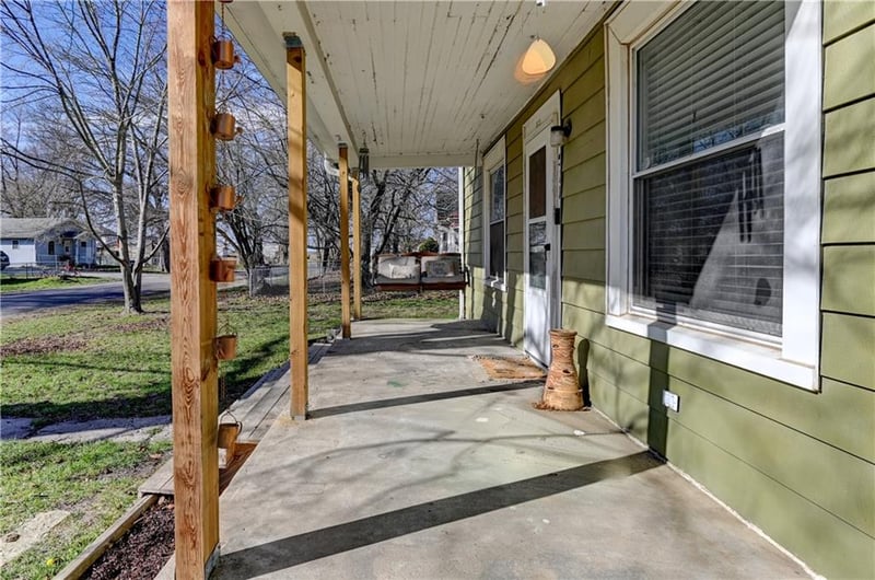 511 Main St, Corder, MO 64021