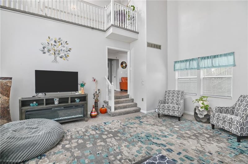 13341 Metropolitan Ave, Bonner Springs, KS 66012