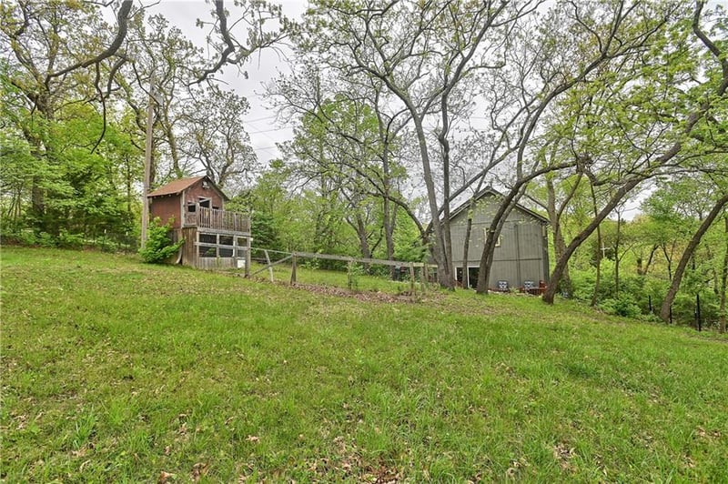 13341 Metropolitan Ave, Bonner Springs, KS 66012