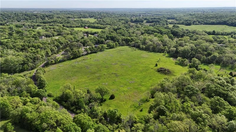 17200 Metcalf Pl, Overland Park, KS 66085