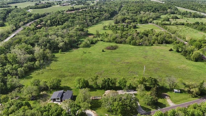 17200 Metcalf Pl, Overland Park, KS 66085