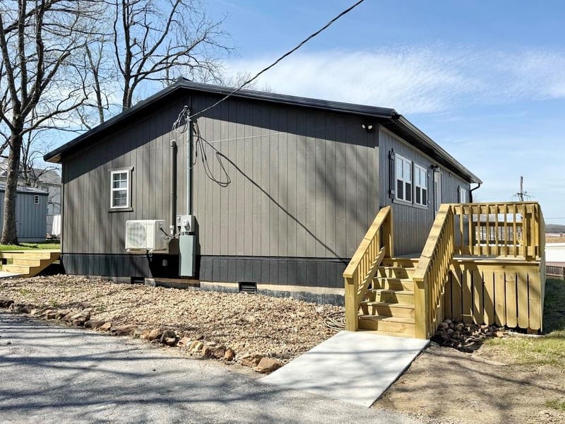 425 Pine St, Osceola, MO 64776