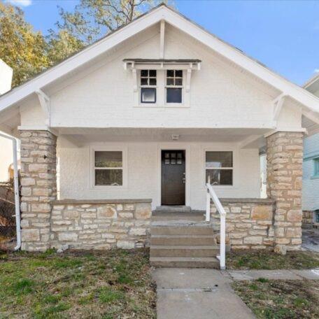 4025 Agnes Ave, Kansas City, MO 64130