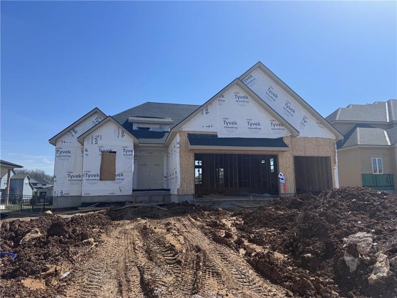 18504 Pawnee Ln, Overland Park, KS 66085