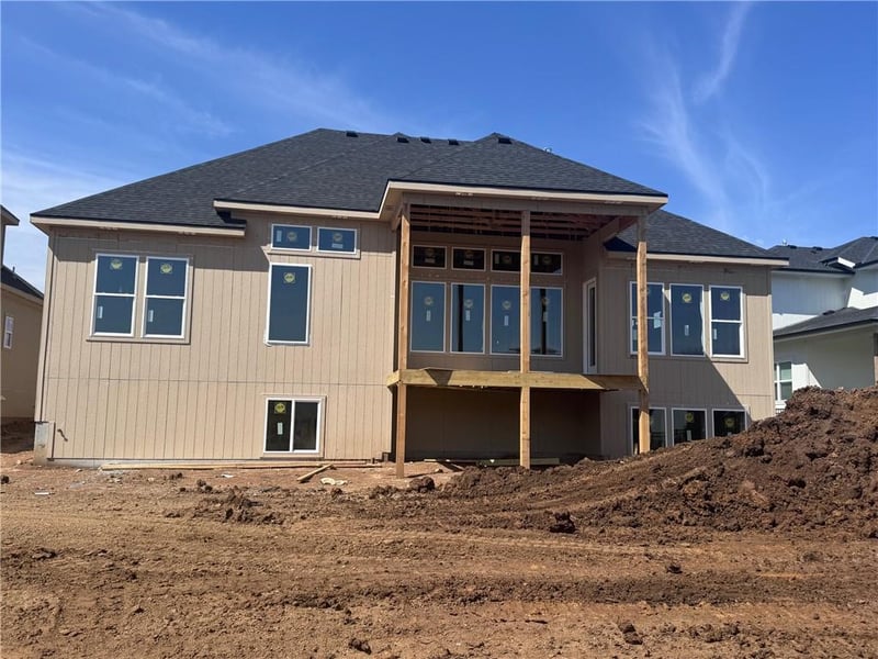 18504 Pawnee Ln, Overland Park, KS 66085