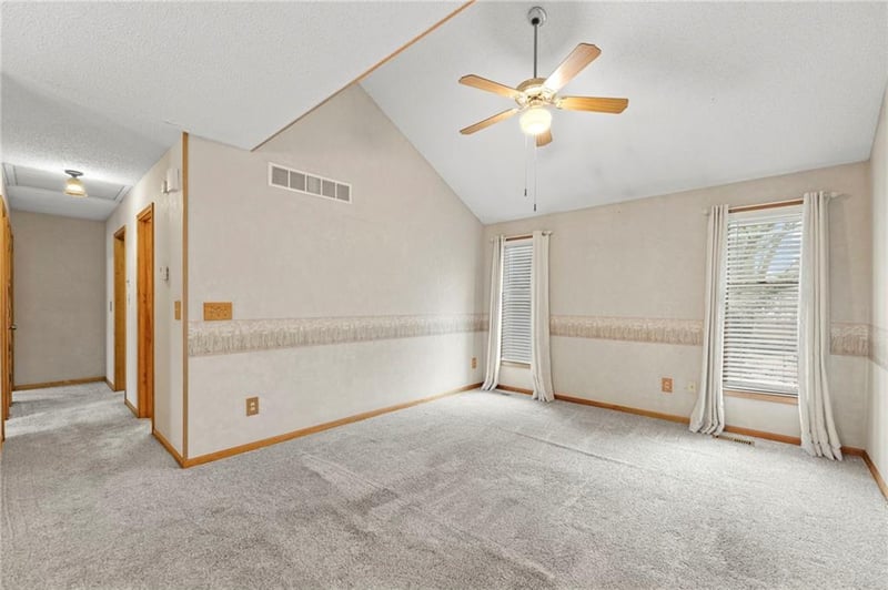 227 109th St, Kansas City, MO 64155