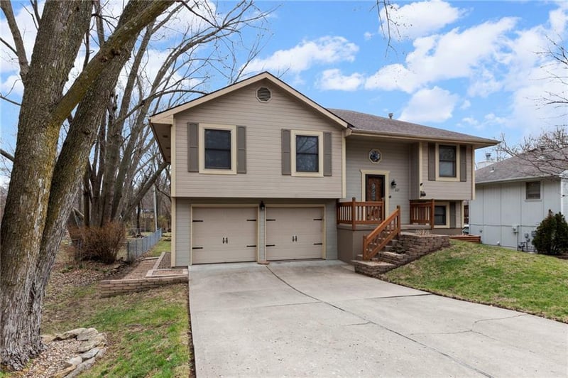 227 109th St, Kansas City, MO 64155