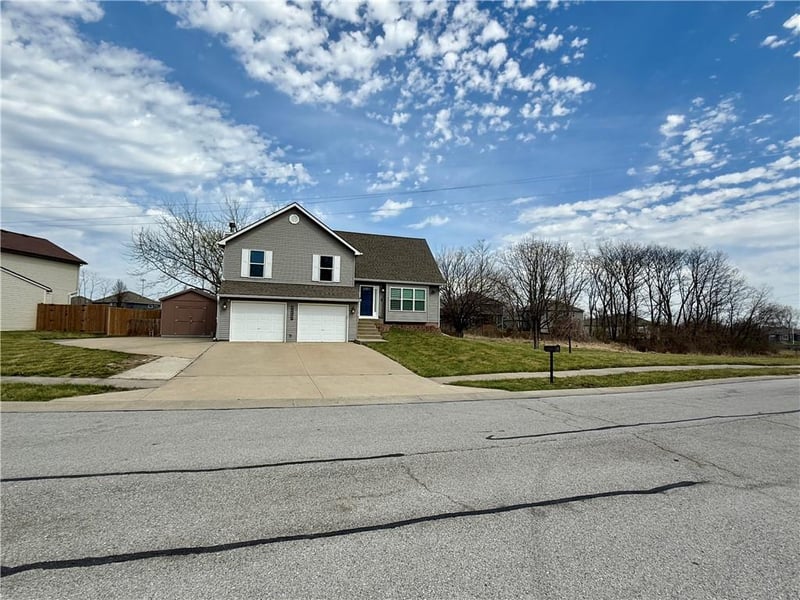 10319 Virginia Ave, Kansas City, MO 64155