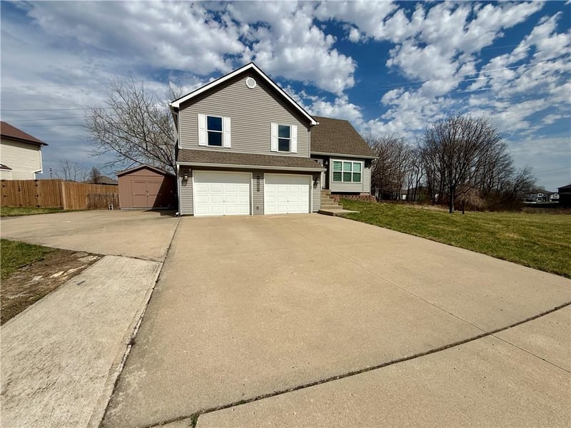 10319 Virginia Ave, Kansas City, MO 64155