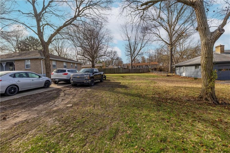 10105 35th St, Independence, MO 64052