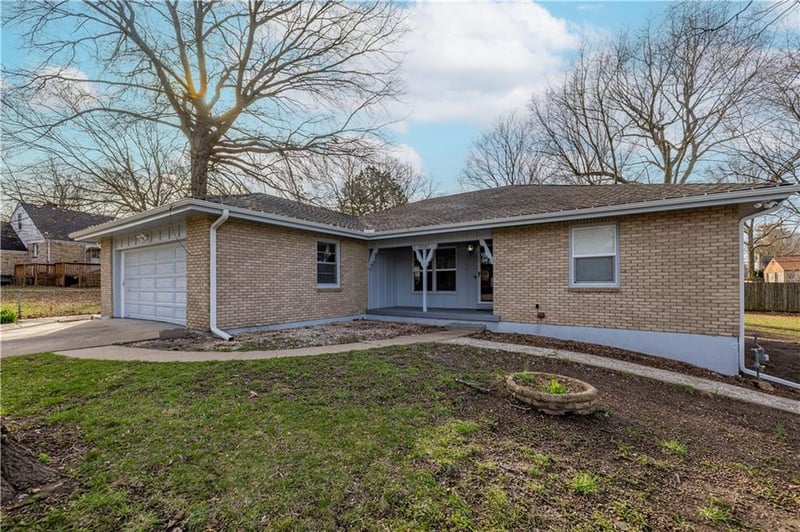 10105 35th St, Independence, MO 64052