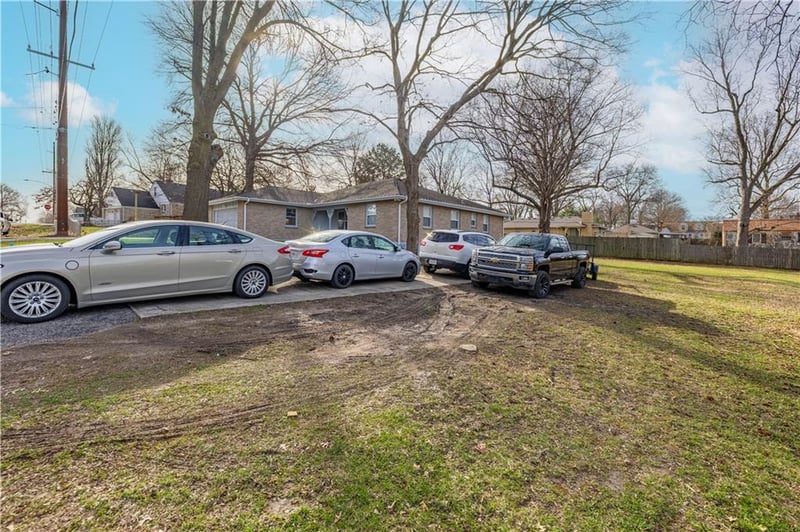 10105 35th St, Independence, MO 64052