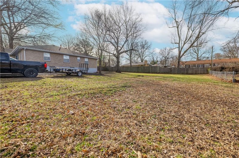 10105 35th St, Independence, MO 64052