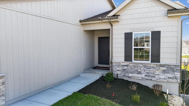 25039 94th Ter, Lenexa, KS 66227