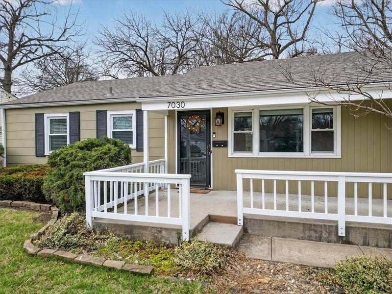 7030 Barkley St, Overland Park, KS 66204