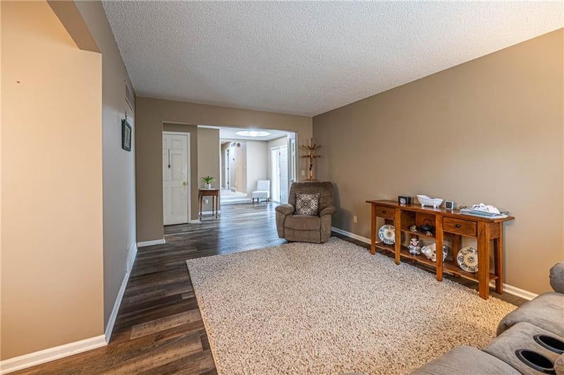 1804 Nicklaus Dr, Clinton, MO 64735