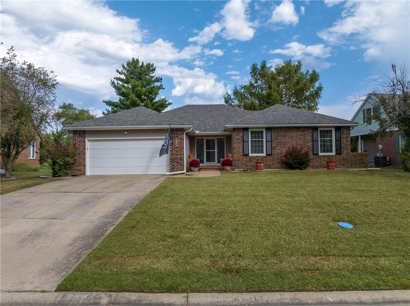 1804 Nicklaus Dr, Clinton, MO 64735