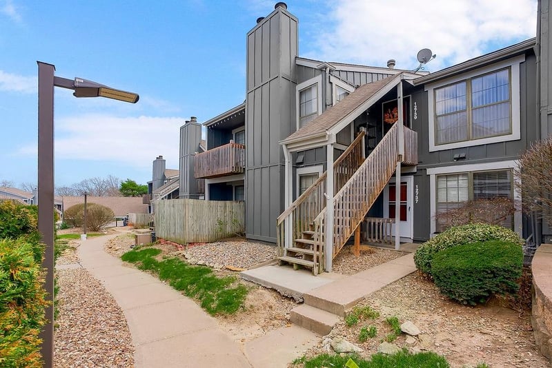 12739 110th Ter, Overland Park, KS 66210