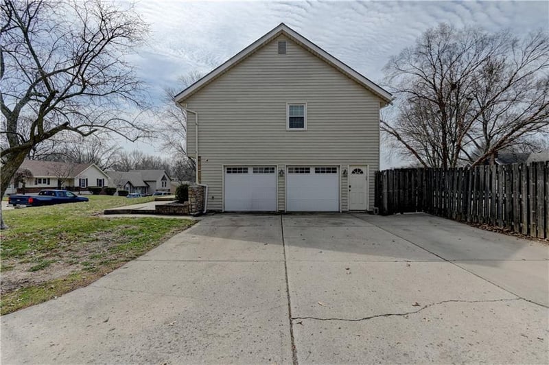 1601 22nd St, Blue Springs, MO 64015