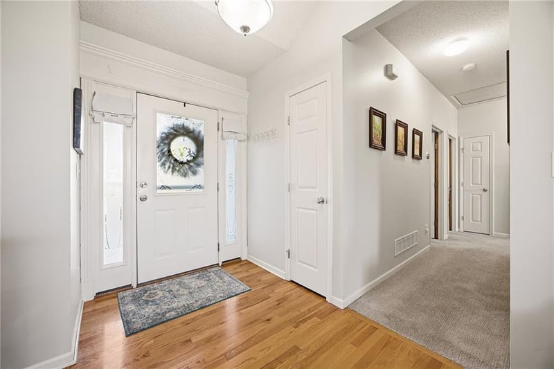 1609 Dalton Dr, Lee's Summit, MO 64081