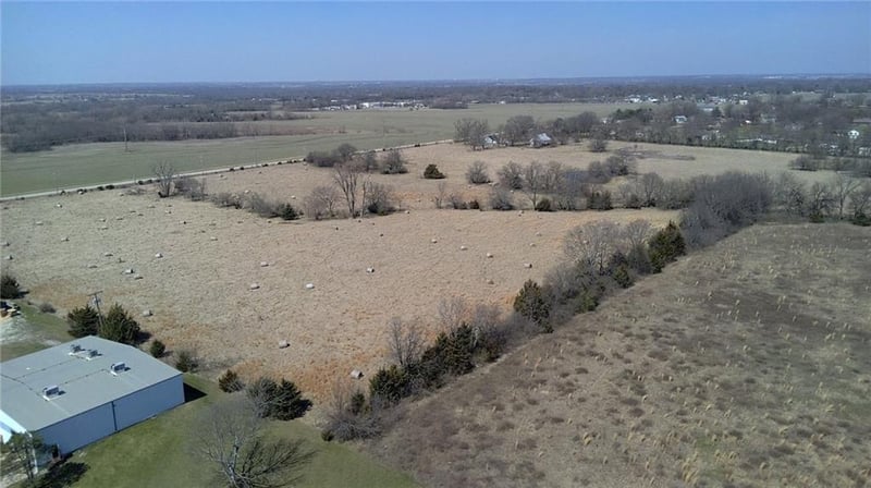 20305 Metcalf Ave, Bucyrus, KS 66013
