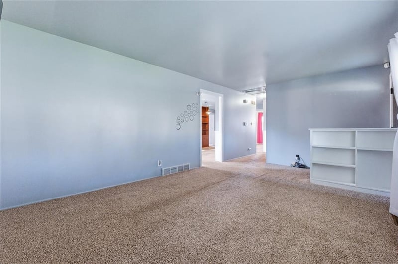 8600 Crystal Ave, Kansas City, MO 64138