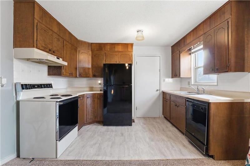 8600 Crystal Ave, Kansas City, MO 64138