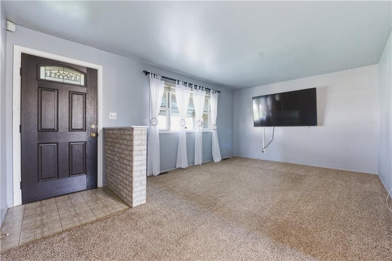 8600 Crystal Ave, Kansas City, MO 64138