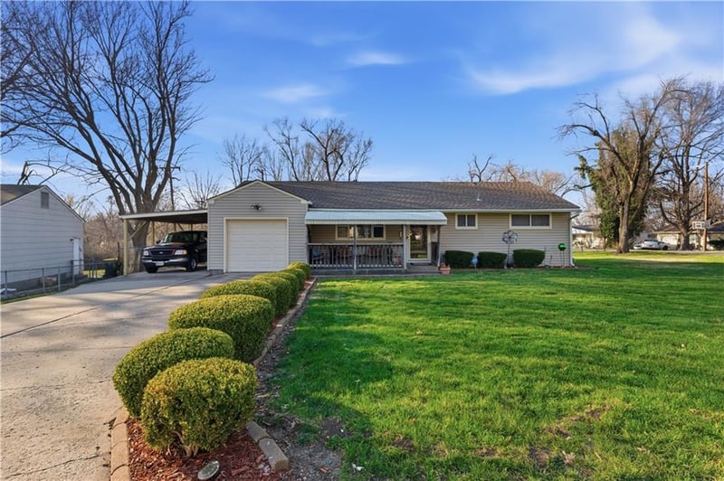 8600 Crystal Ave, Kansas City, MO 64138