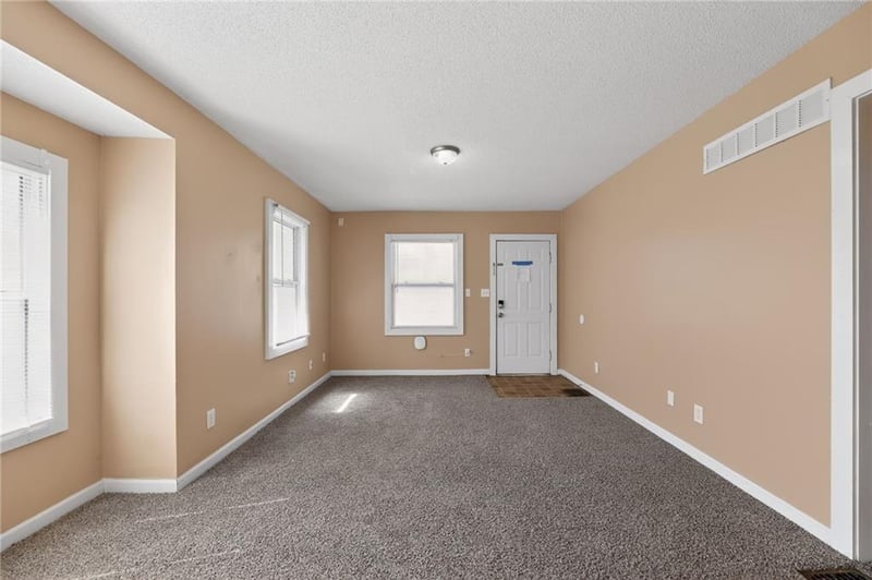 8219 Wayne Ave, Kansas City, MO 64131