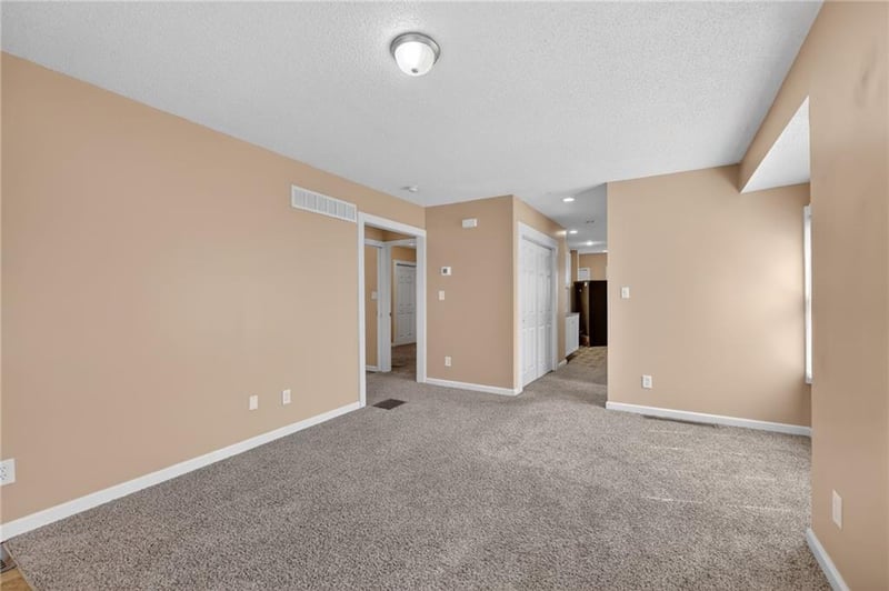 8219 Wayne Ave, Kansas City, MO 64131