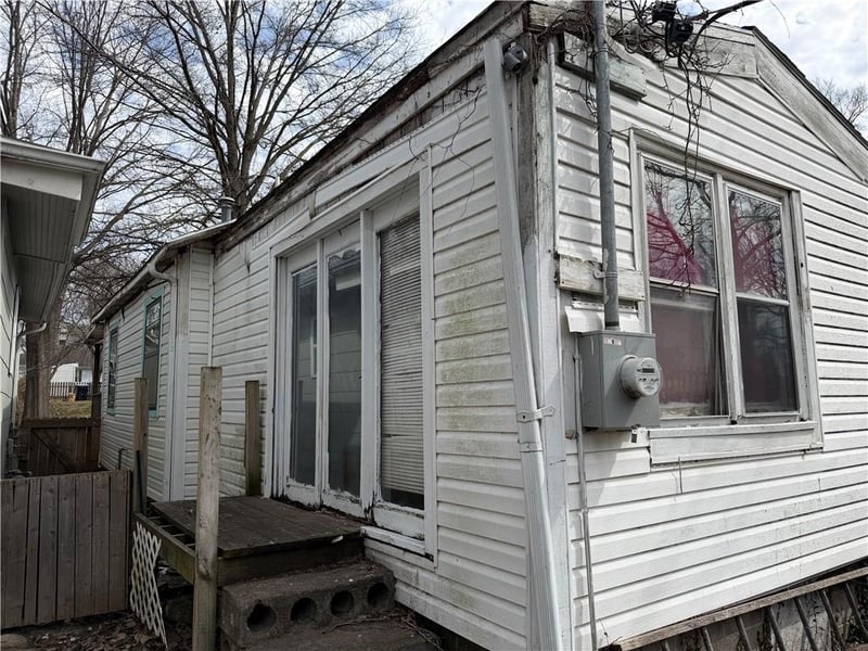 7542 Pennsylvania Ave, Kansas City, MO 64114