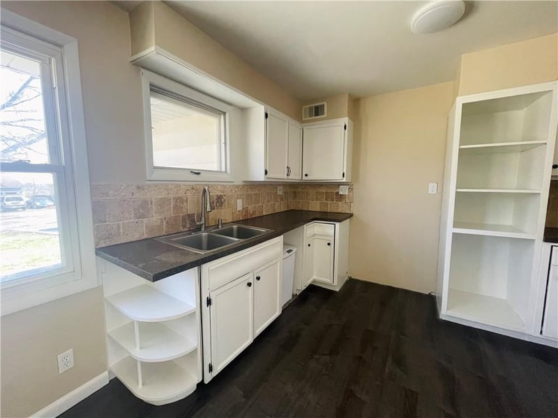 10702 Bristol Ter, Kansas City, MO 64134