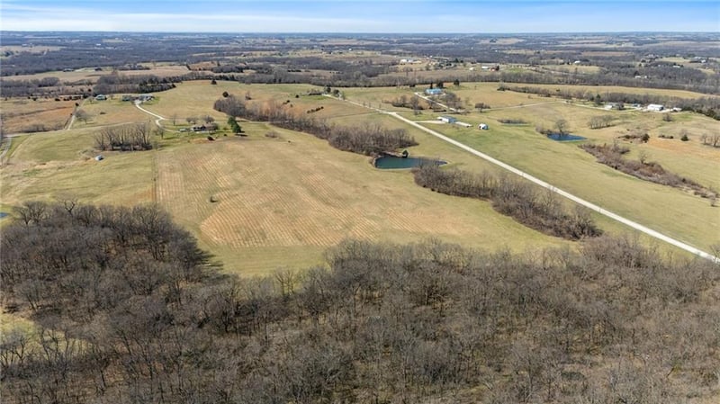9881 356th Rd, Stewartsville, MO 64490