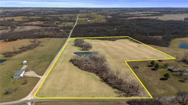 9881 356th Rd, Stewartsville, MO 64490