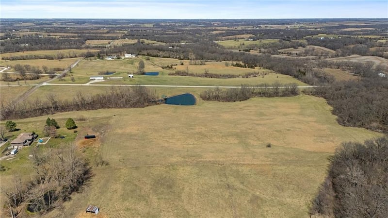 9881 356th Rd, Stewartsville, MO 64490