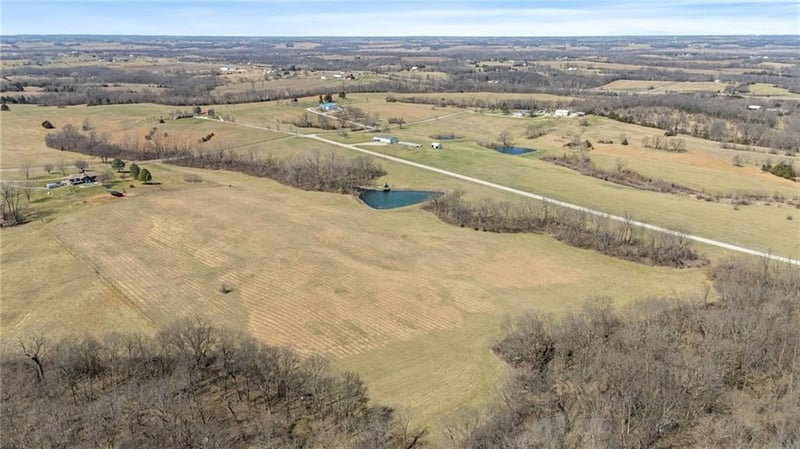 9881 356th Rd, Stewartsville, MO 64490