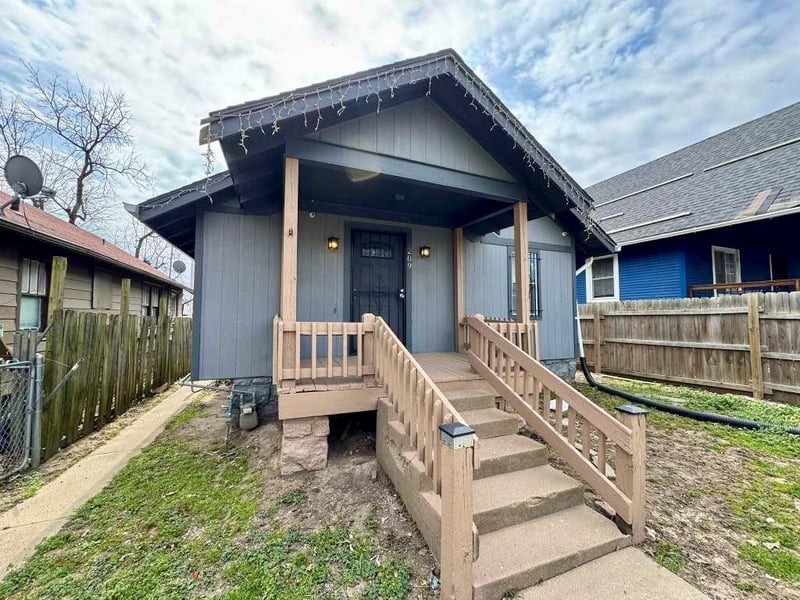 5209 6th St, Kansas City, MO 64124