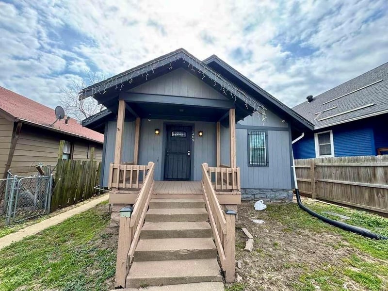 5209 6th St, Kansas City, MO 64124