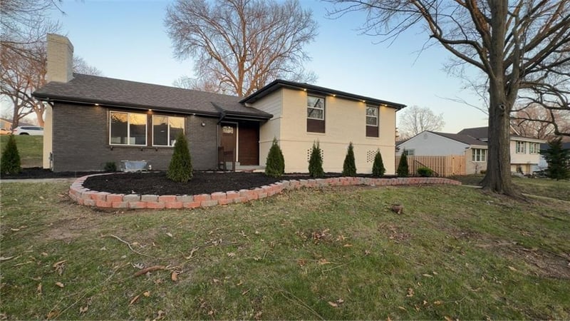 8701 Ward Pw, Kansas City, MO 64114