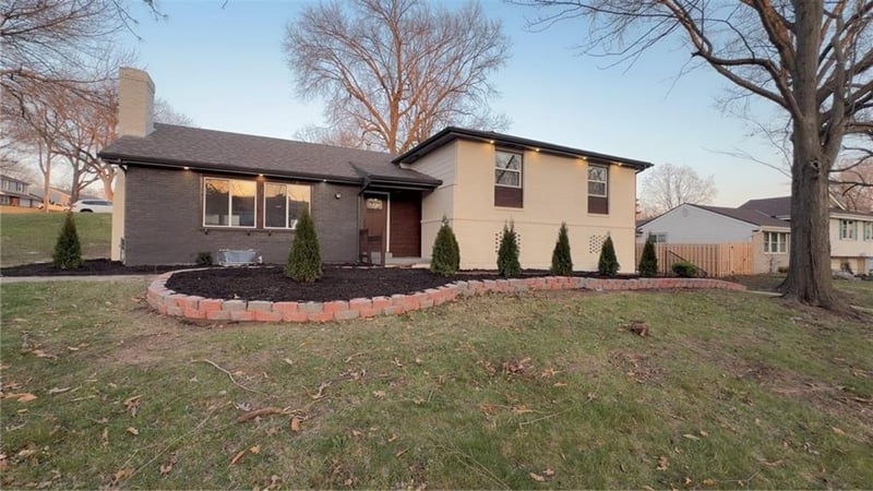 8701 Ward Pw, Kansas City, MO 64114