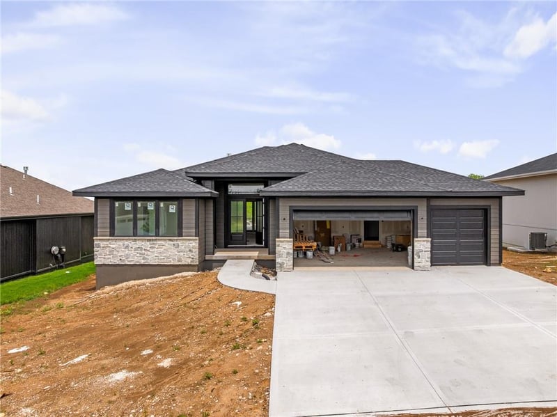 25152 141st Ter, Olathe, KS 66061