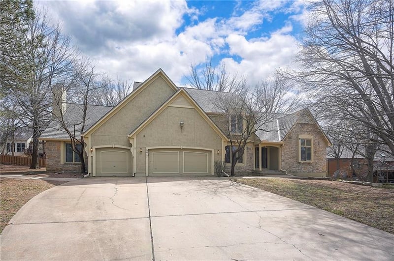 4417 130th St, Leawood, KS 66209
